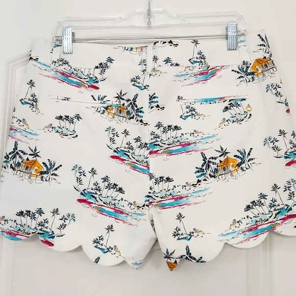 New Crown & Ivy shorts with a beachy Island pattern in perfect condition. - Picture 6 of 14